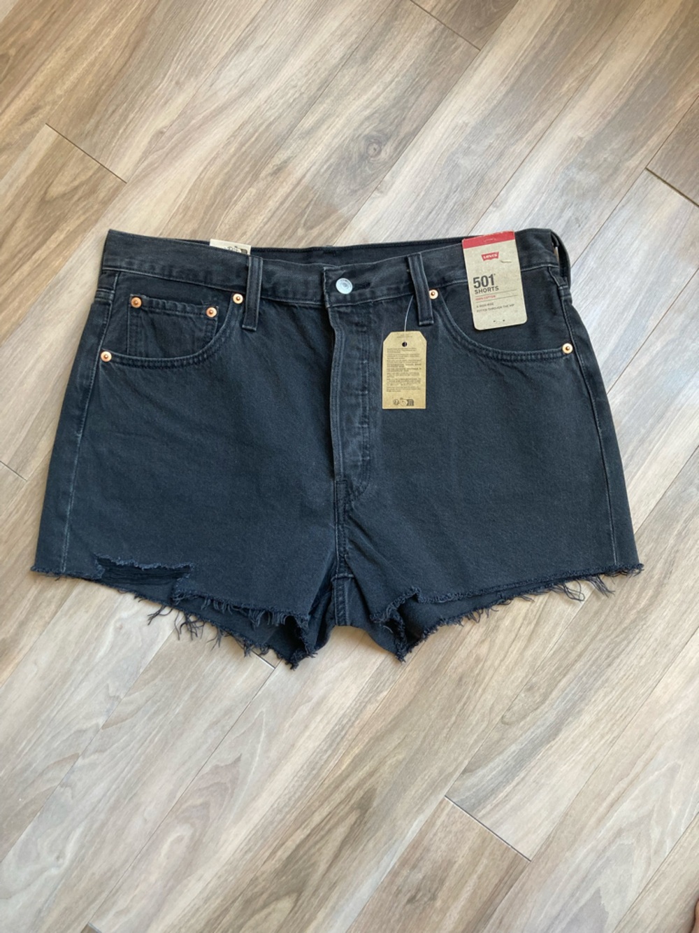 Levi’s 501 high rise jean short distressed raw hem cotton size 33